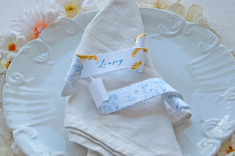 Cornflower Kiss Place Card – Scroll Edition