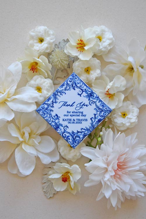 Beatriz - Ceramic Tile Favor with Magnet - Lusíadas Collection